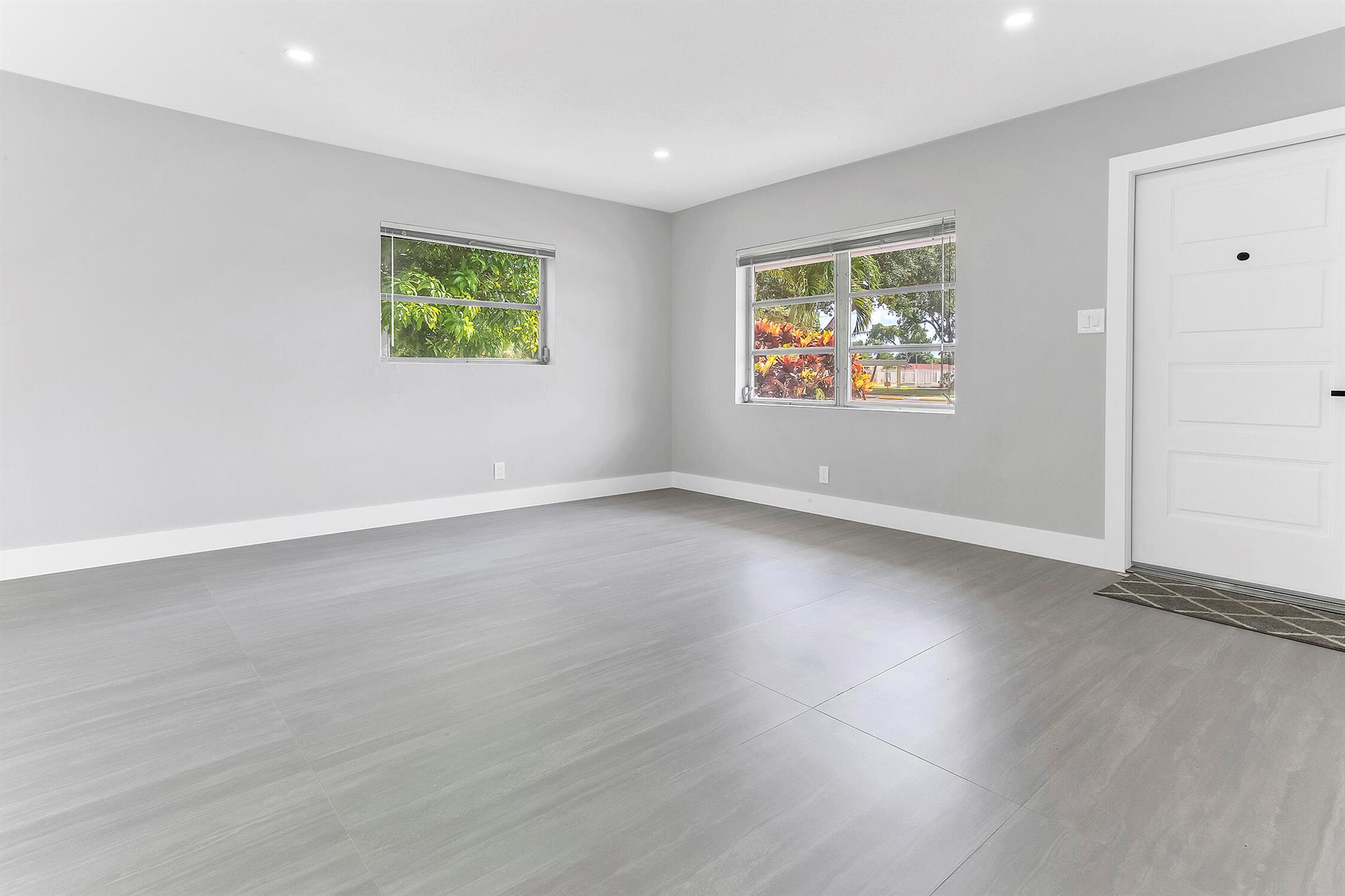 7609 NW 70 Avenue, Tamarac, FL, 33321/$350,000 2 7609 NW 70 Avenue
