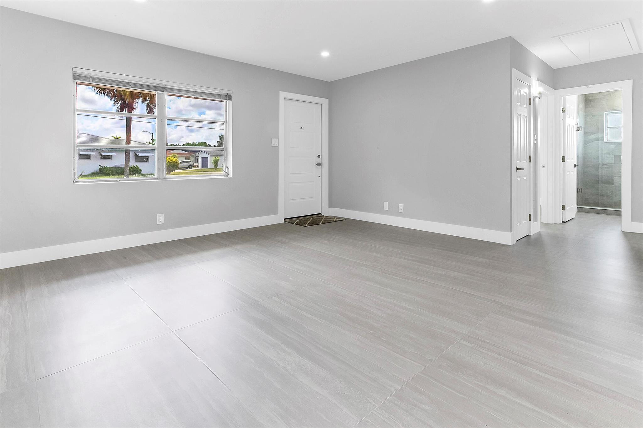 7609 NW 70 Avenue, Tamarac, FL, 33321/$350,000 3 7609 NW 70 Avenue