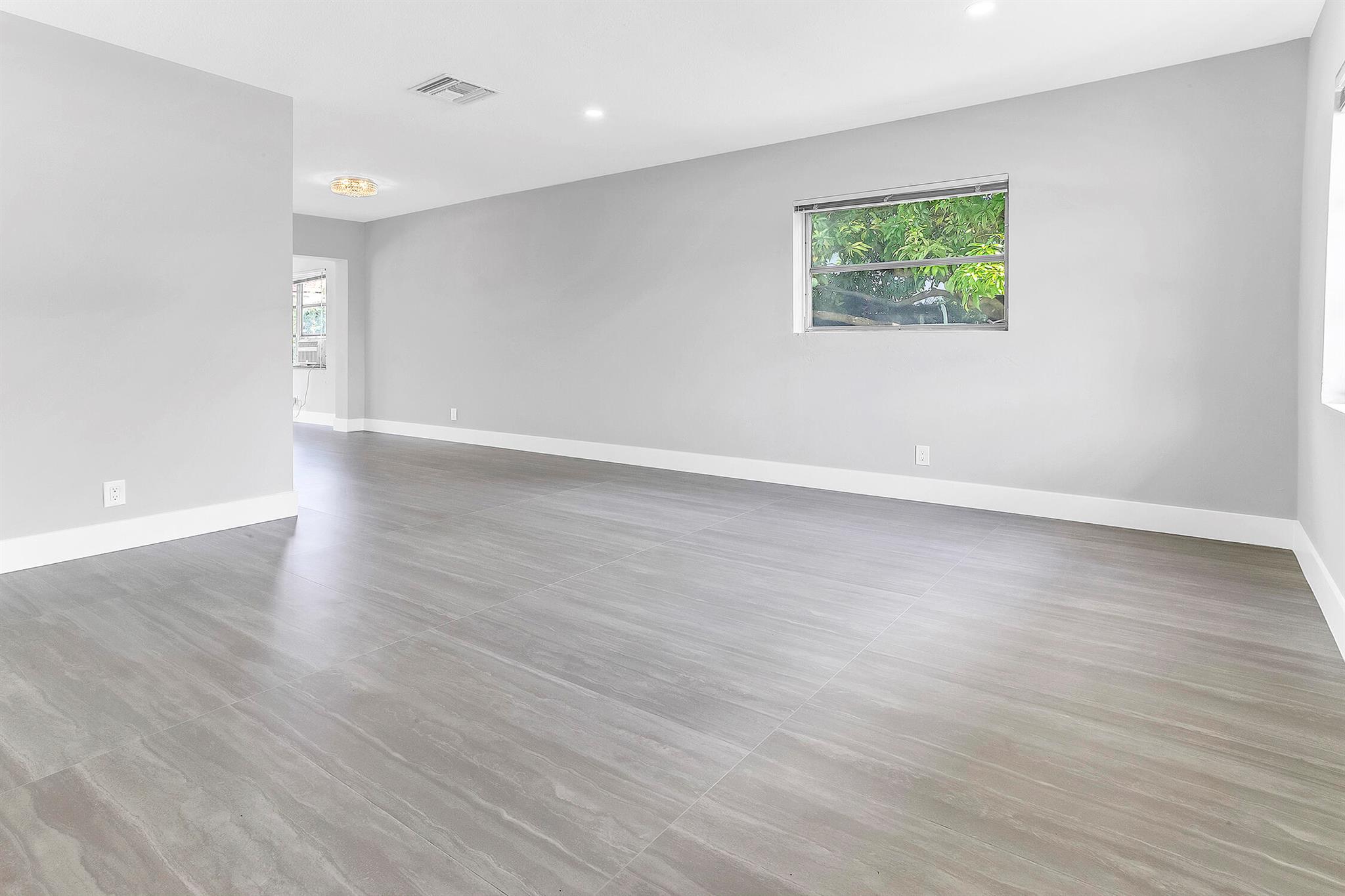 7609 NW 70 Avenue, Tamarac, FL, 33321/$350,000 1 7609 NW 70 Avenue
