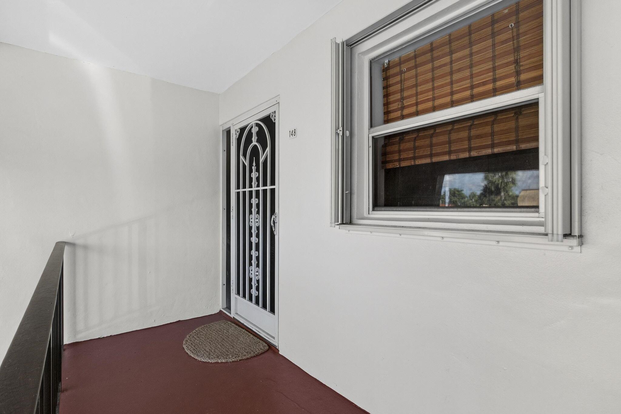 GOLDEN LAKES VILLAGE COND - Residential