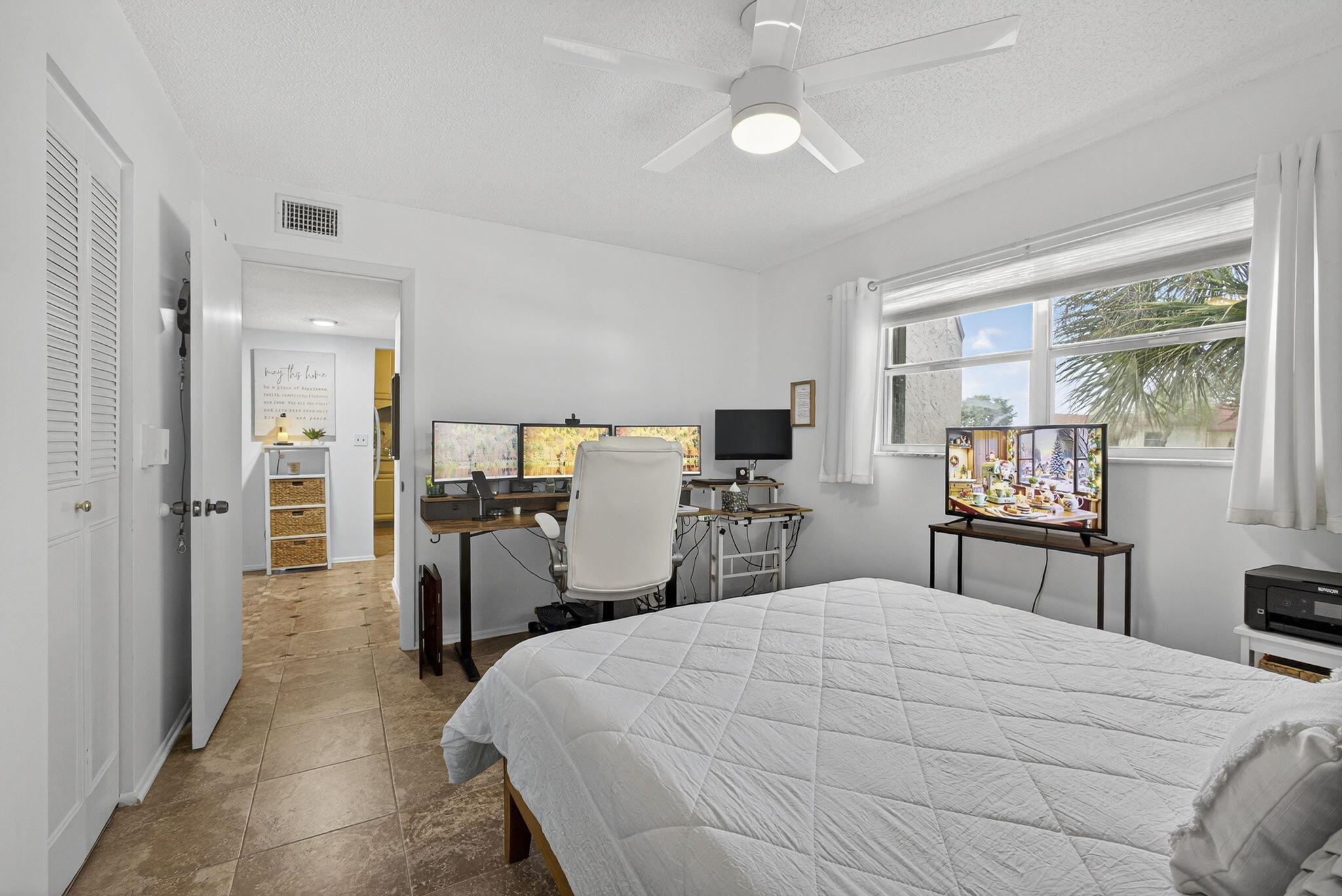 GOLDEN LAKES VILLAGE COND - Residential