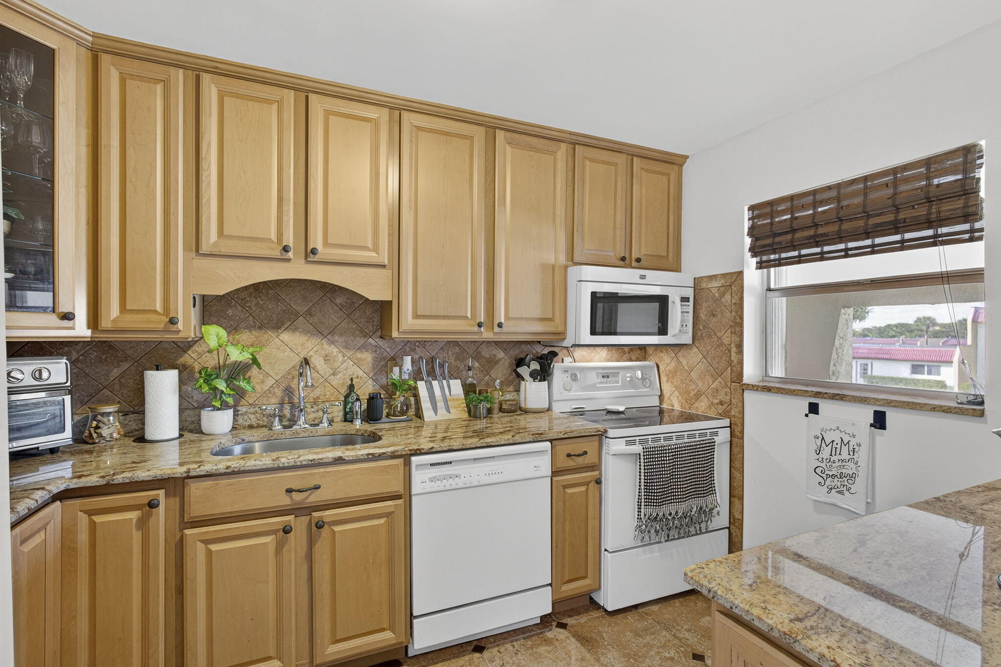 GOLDEN LAKES VILLAGE COND - Residential