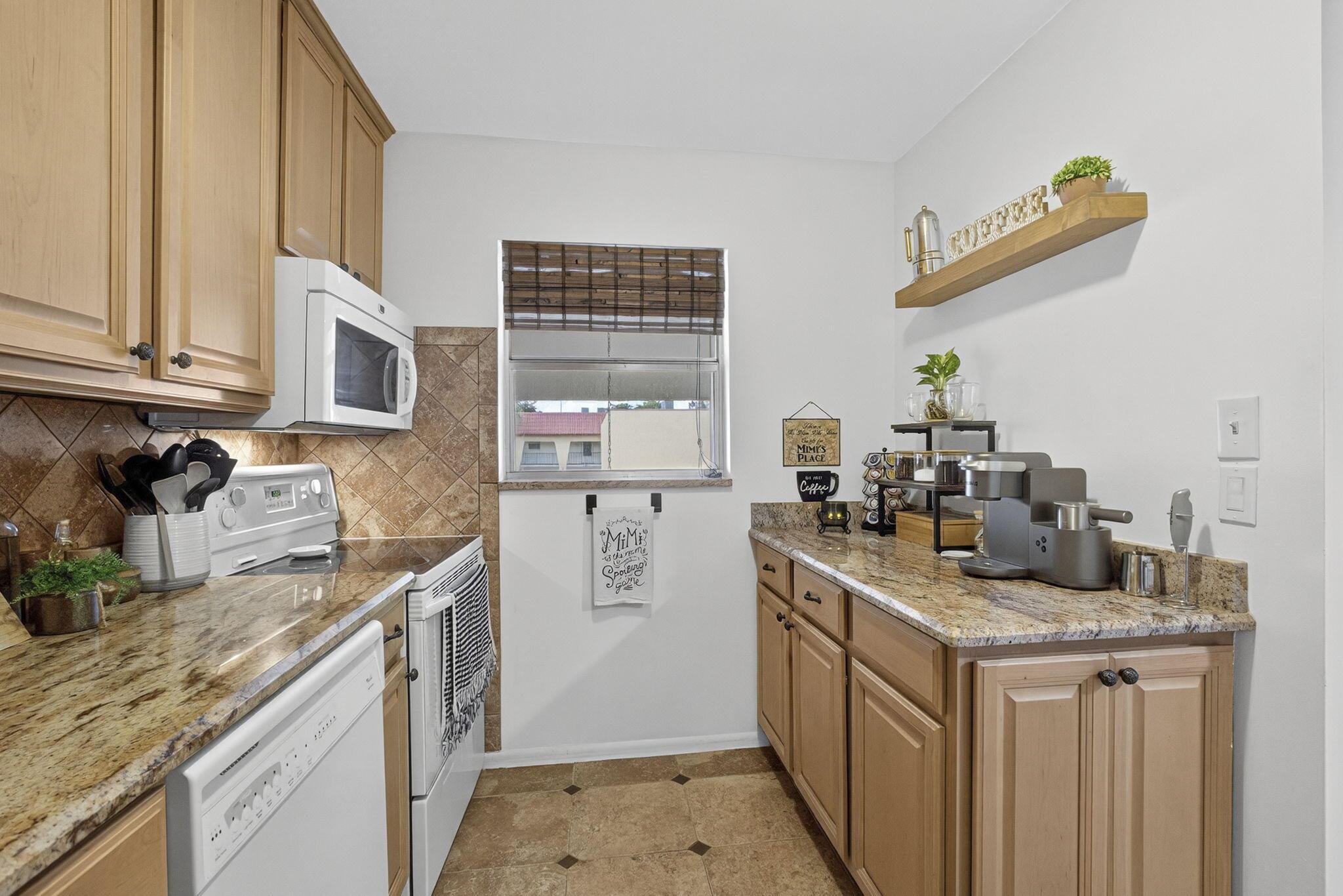 GOLDEN LAKES VILLAGE COND - Residential