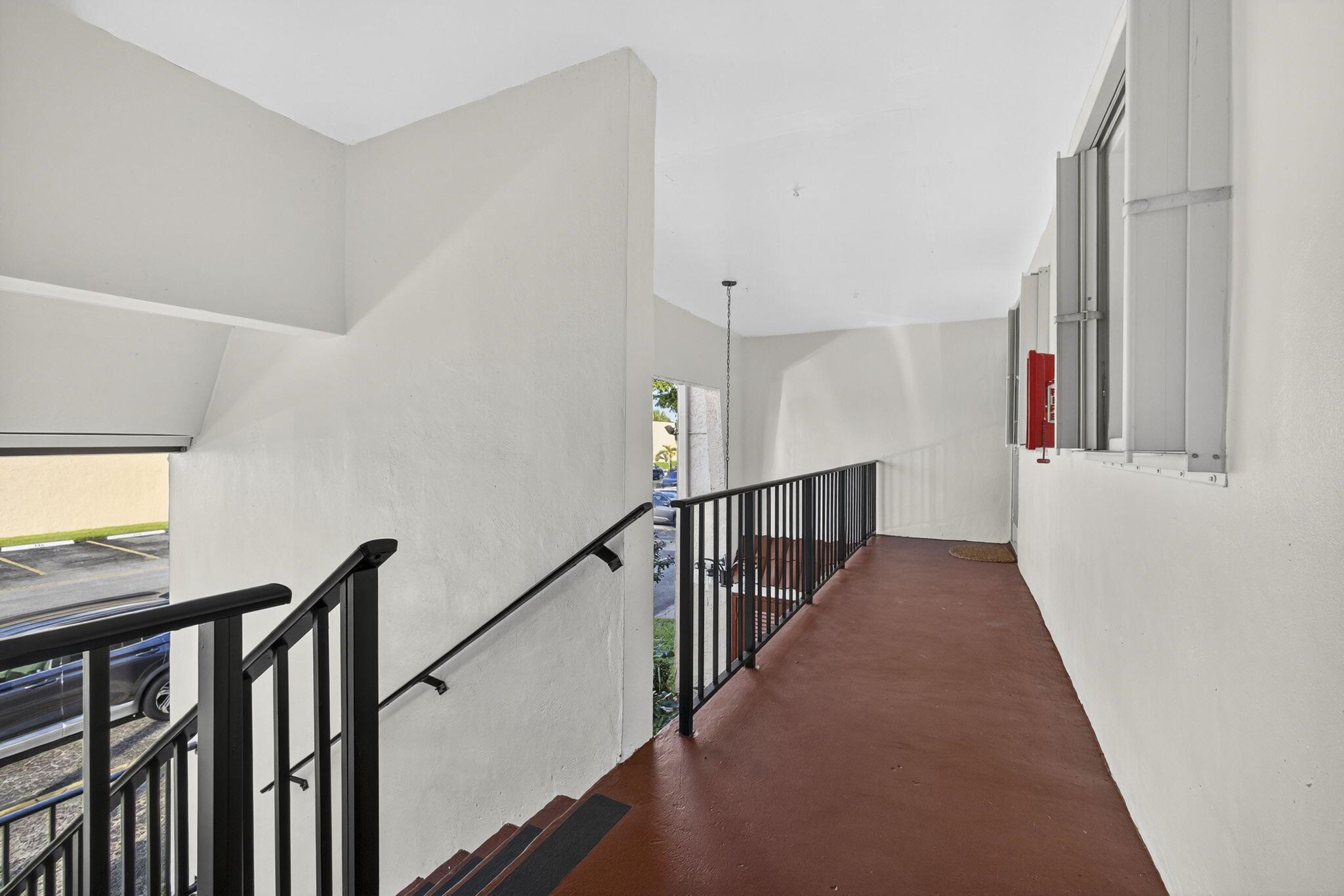 GOLDEN LAKES VILLAGE COND - Residential