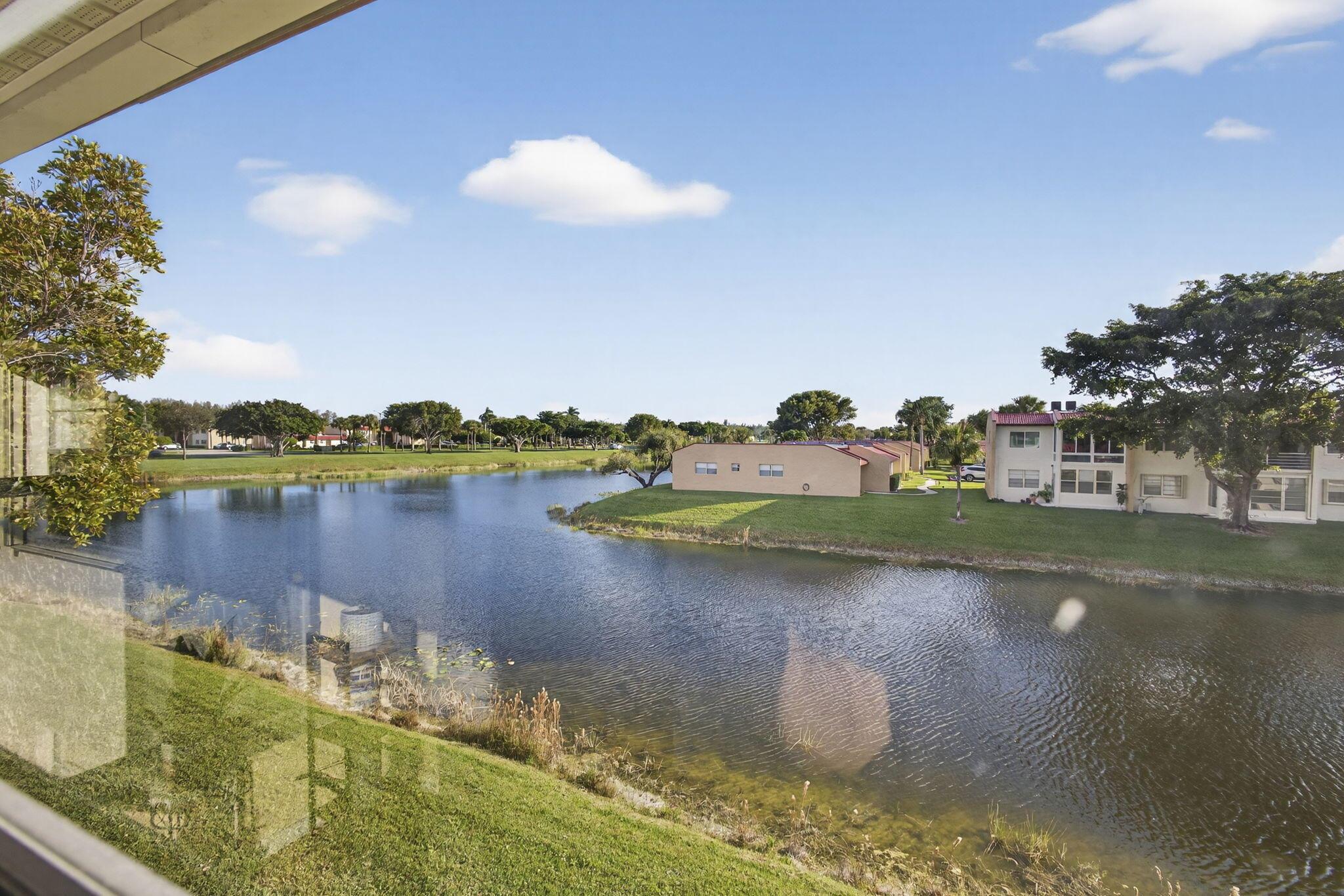 GOLDEN LAKES VILLAGE COND - Residential