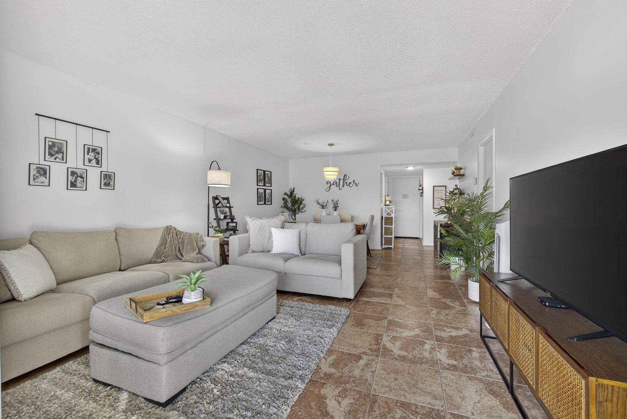 GOLDEN LAKES VILLAGE COND - Residential