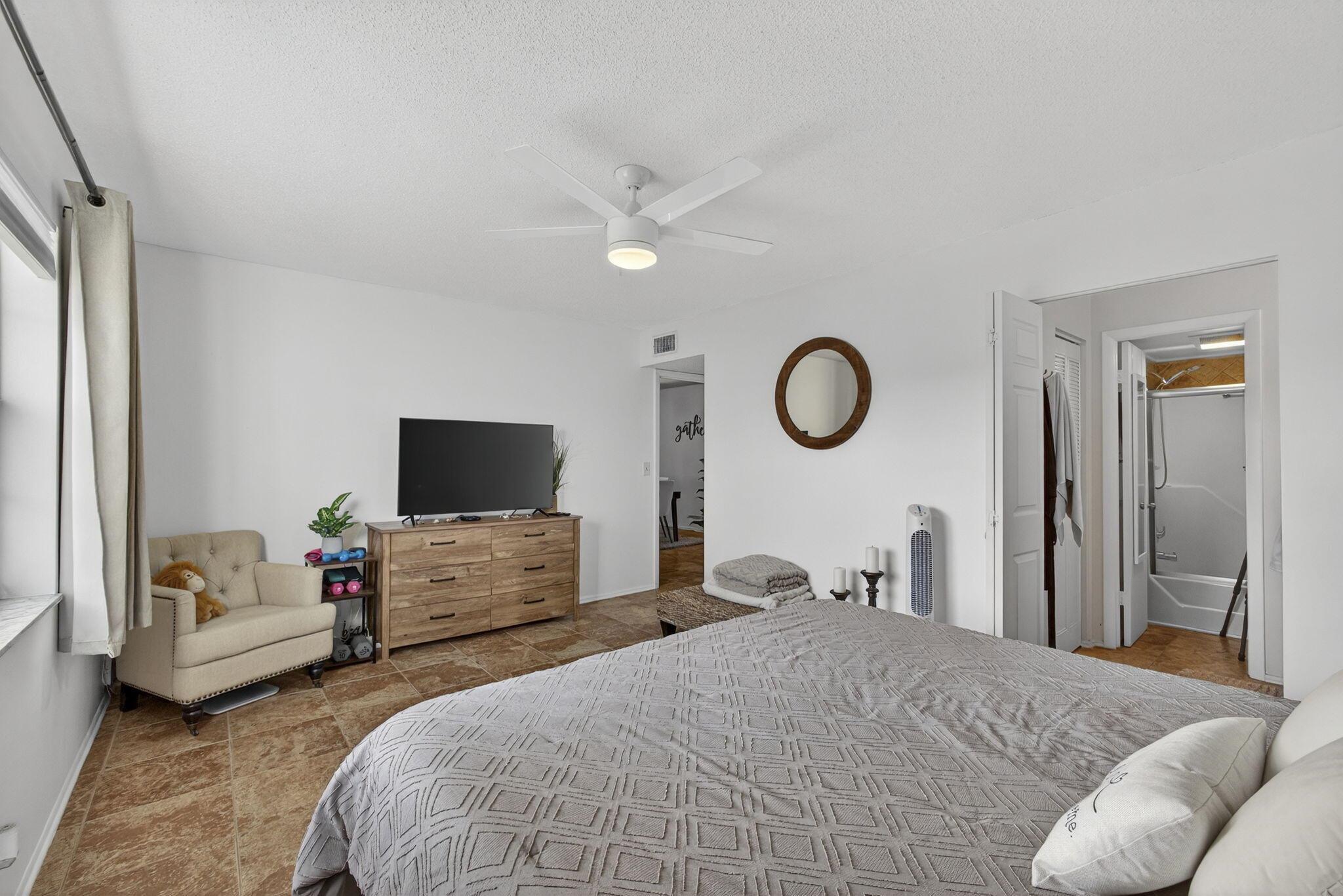 GOLDEN LAKES VILLAGE COND - Residential