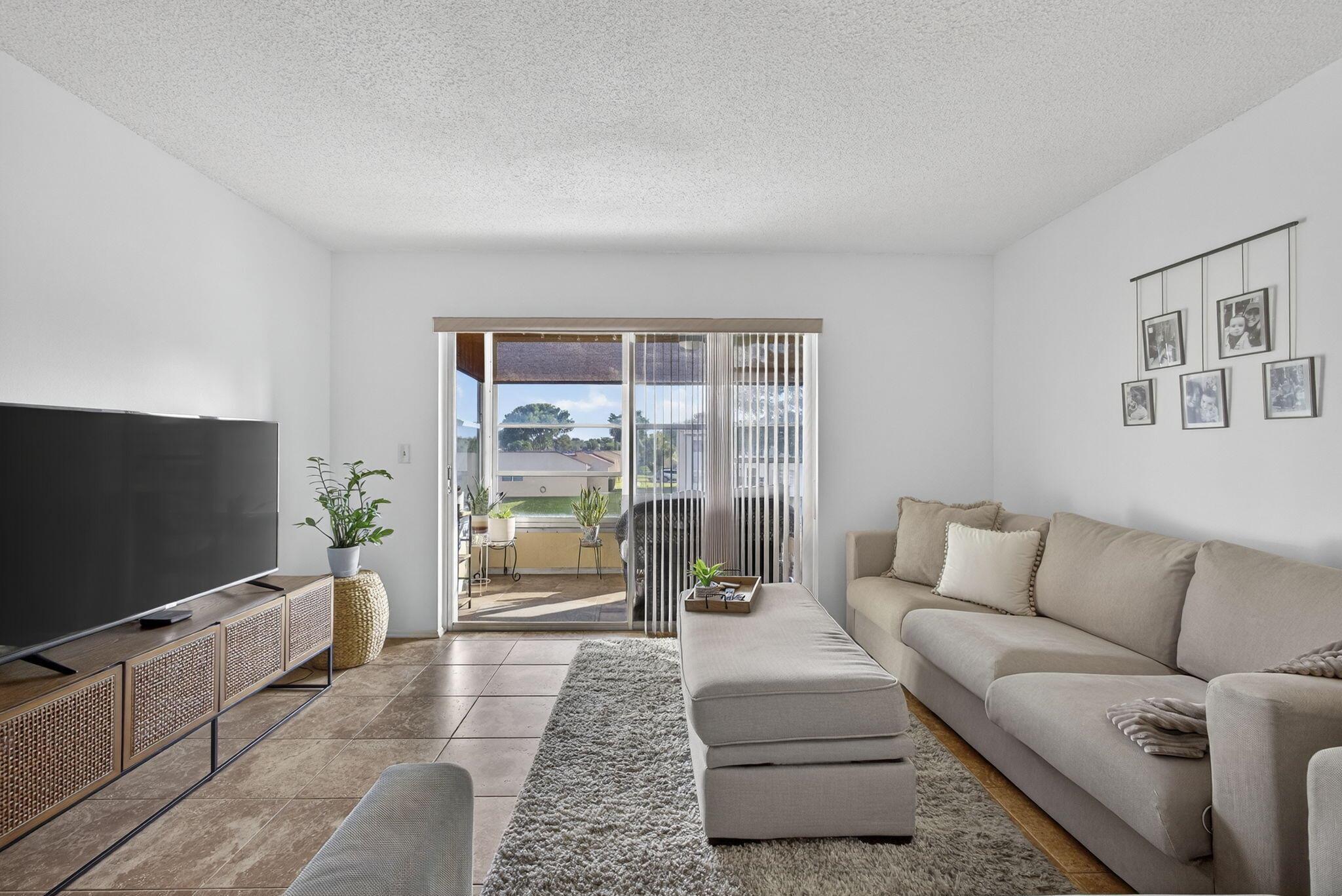 GOLDEN LAKES VILLAGE COND - Residential