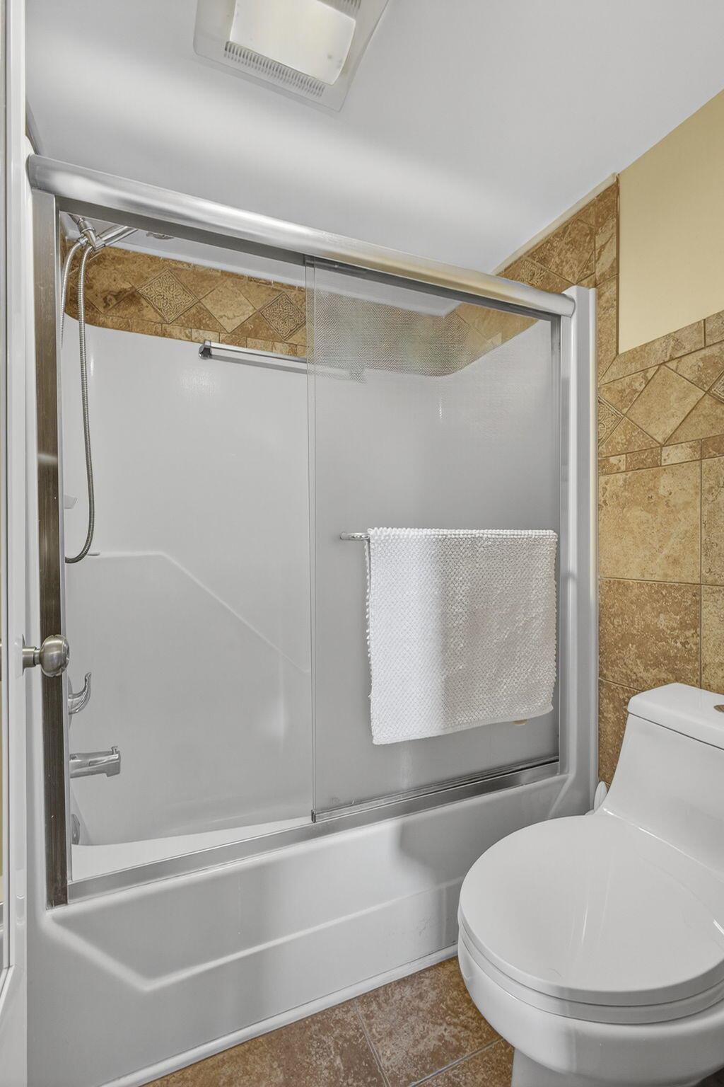 GOLDEN LAKES VILLAGE COND - Residential