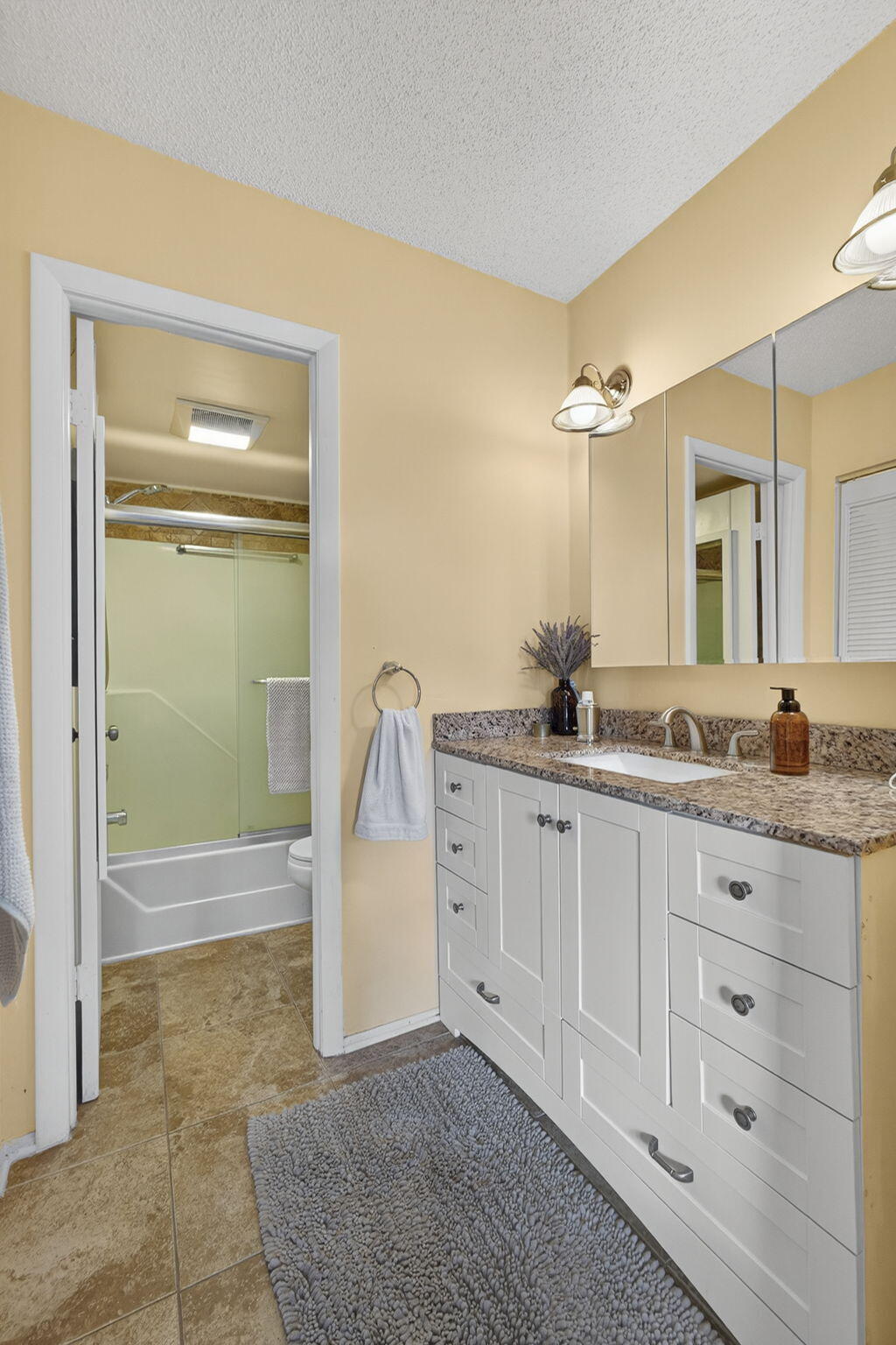 GOLDEN LAKES VILLAGE COND - Residential