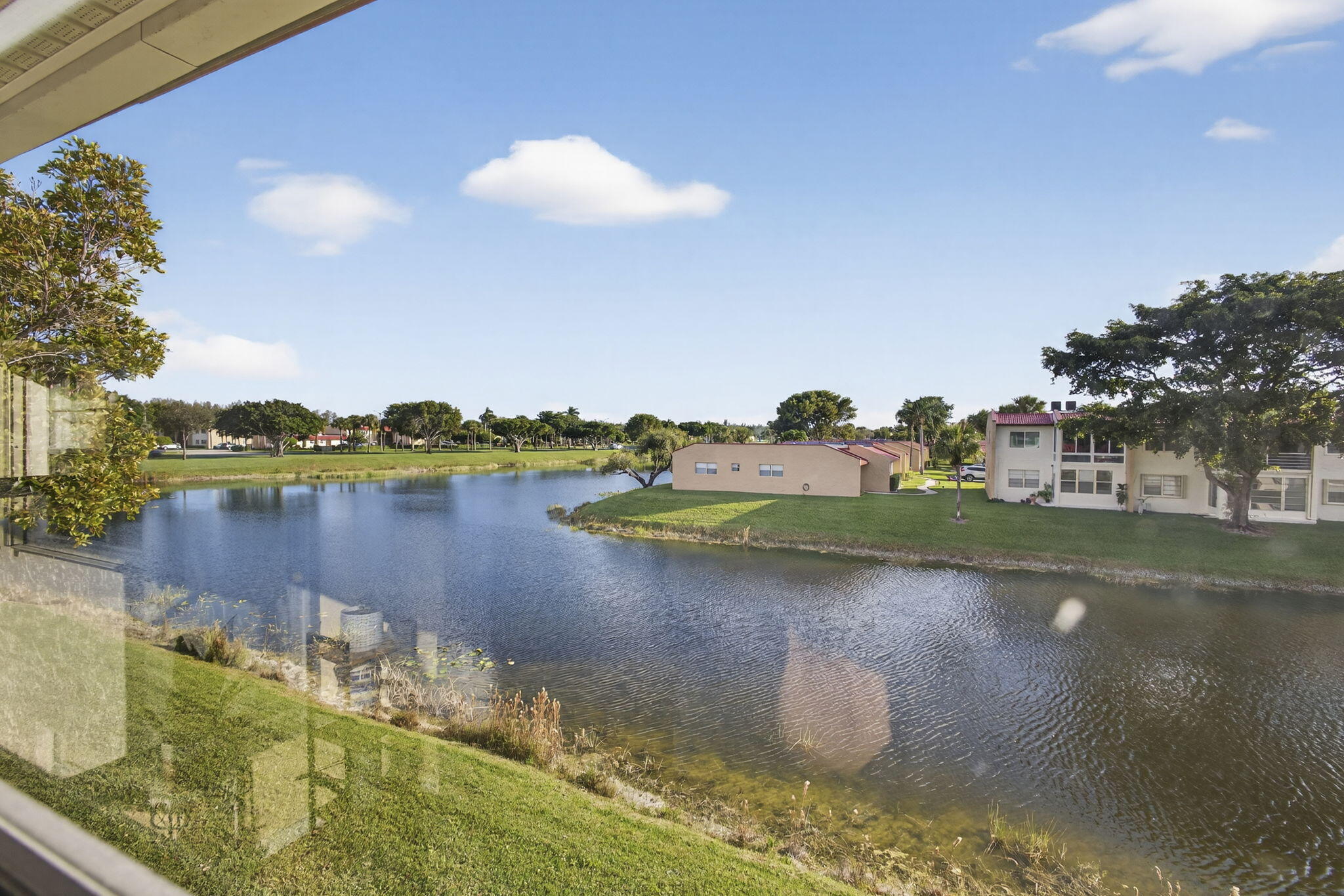 GOLDEN LAKES VILLAGE COND - Residential