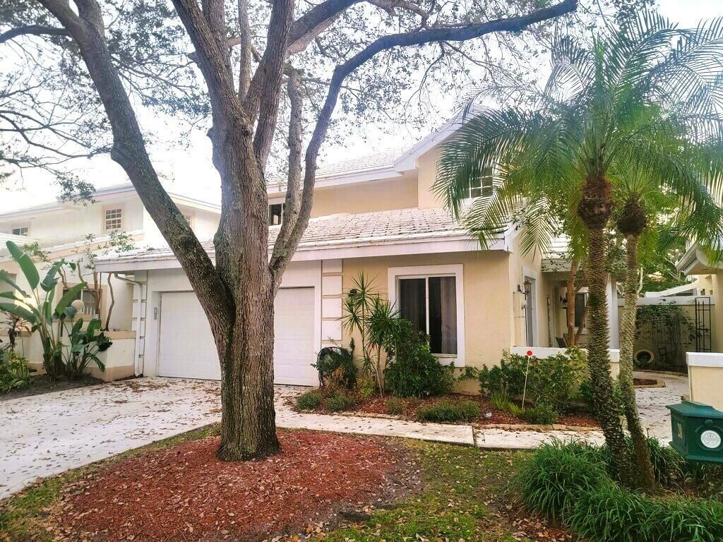 Photo of 218 Canterbury Drive W, Palm Beach Gardens, FL 33418 (MLS # R10857487)