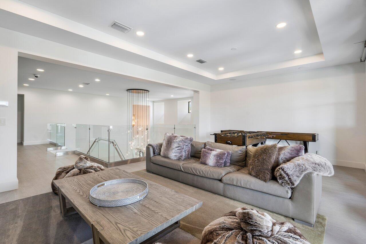 THE OAKS AT BOCA RATON - Residential