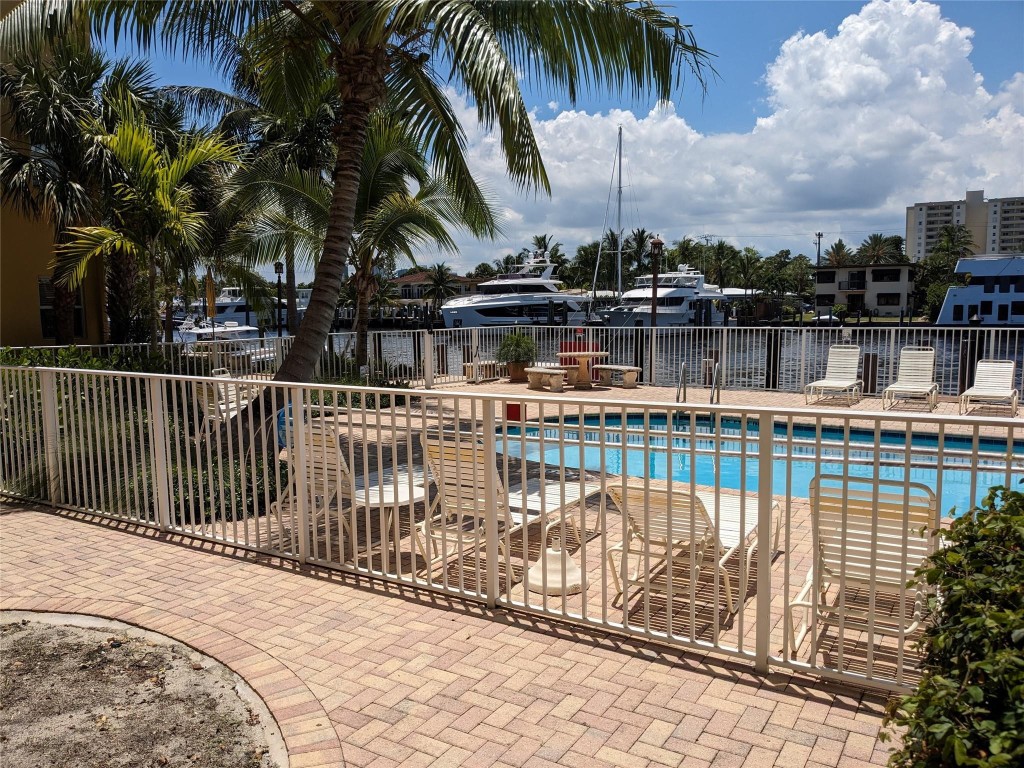 Middle River Villas - Residential