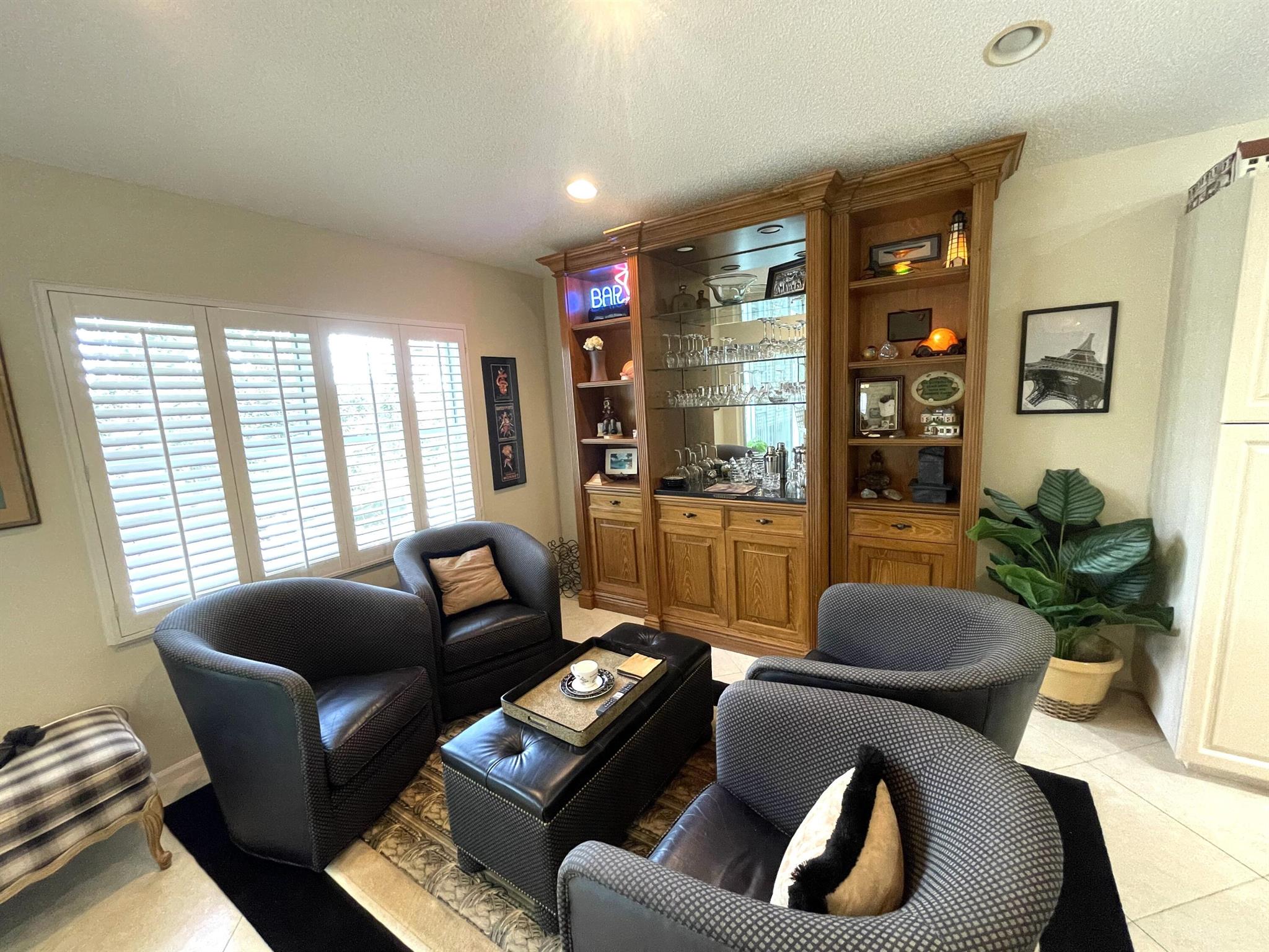 GROVE VILLAGE CONDO - Residential Lease