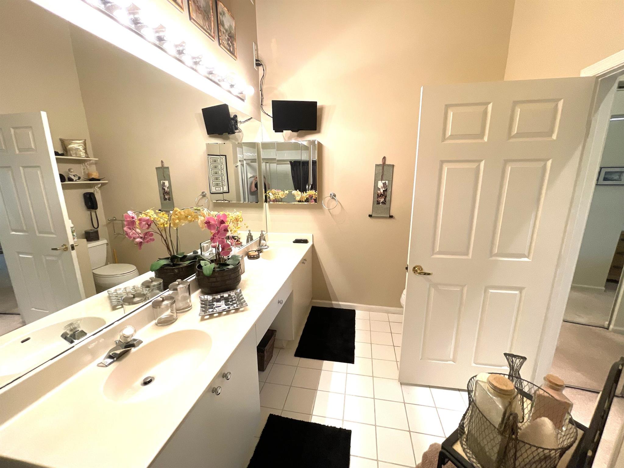 GROVE VILLAGE CONDO - Residential Lease