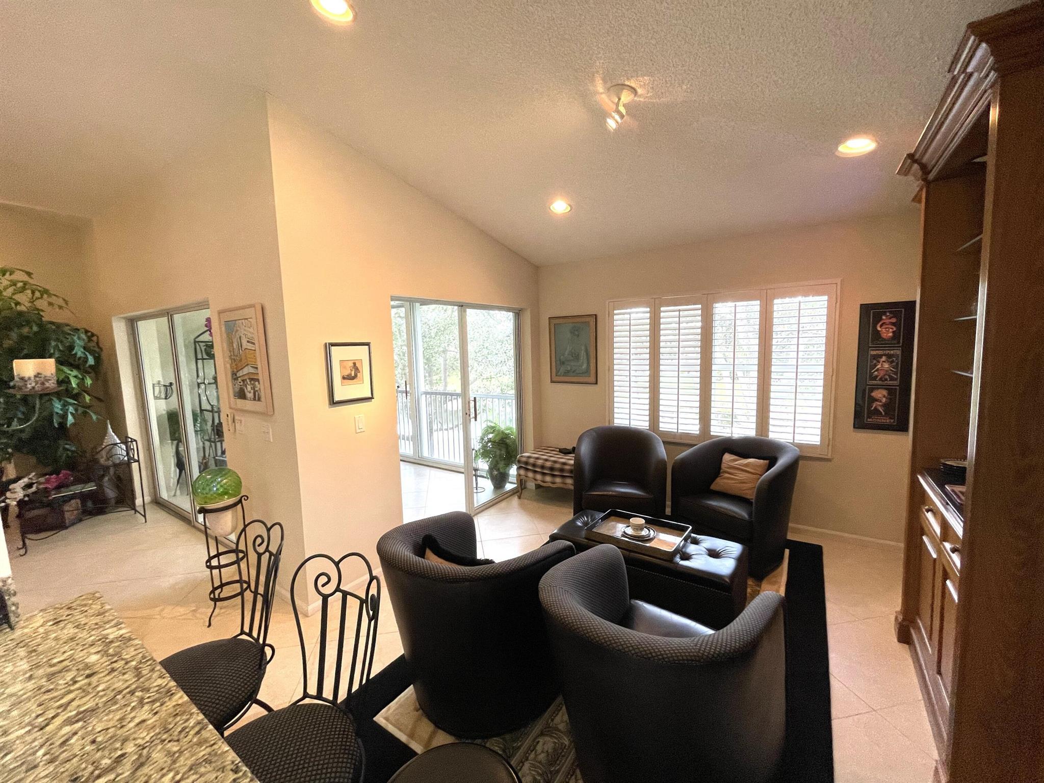 GROVE VILLAGE CONDO - Residential Lease