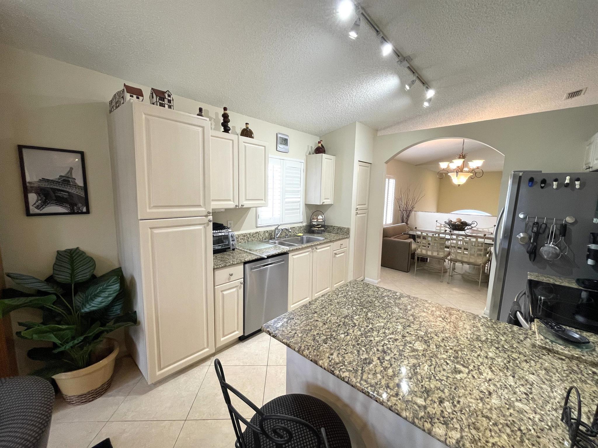 GROVE VILLAGE CONDO - Residential Lease