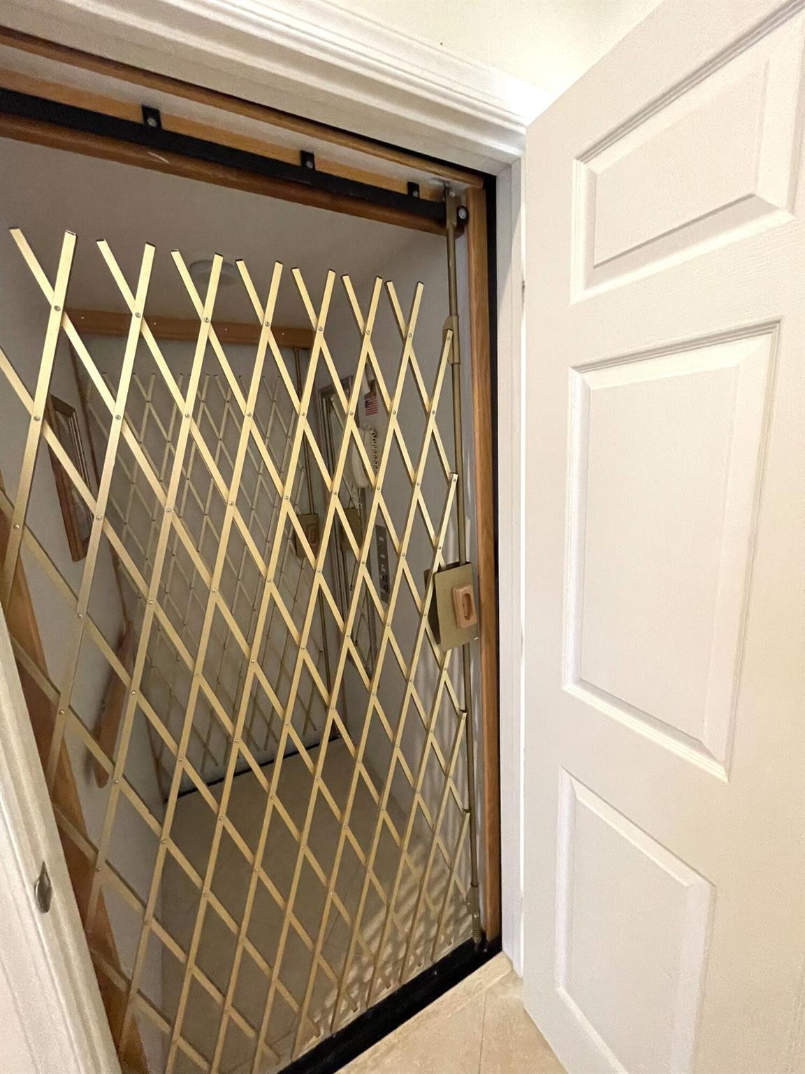 GROVE VILLAGE CONDO - Residential Lease