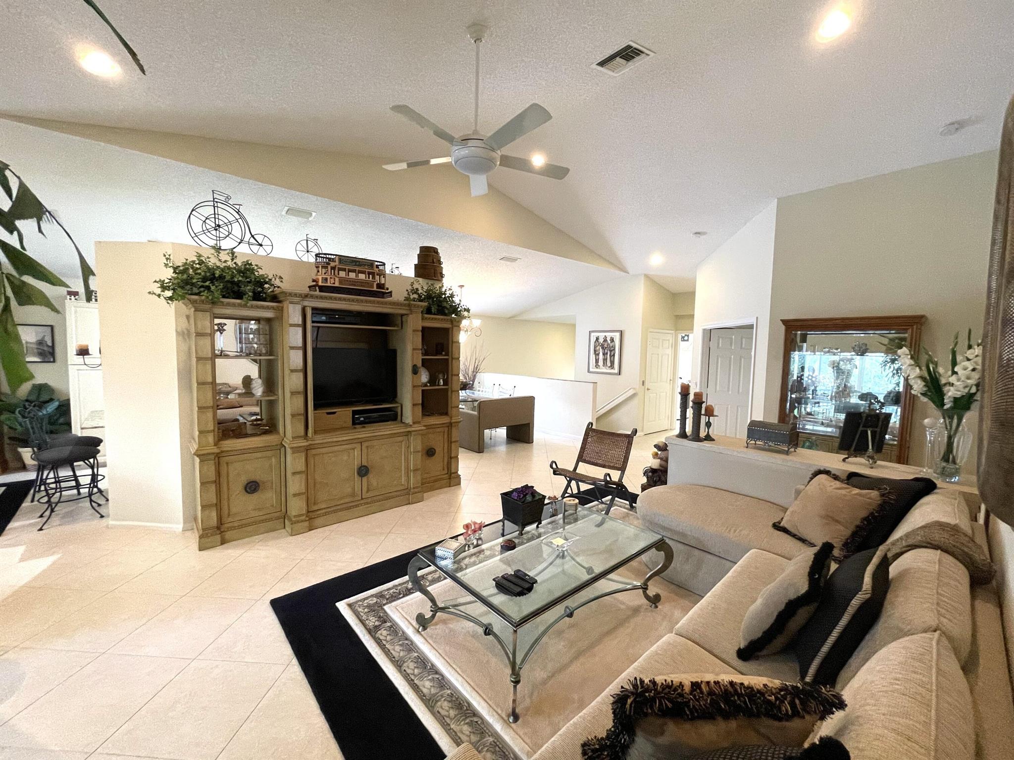 GROVE VILLAGE CONDO - Residential Lease