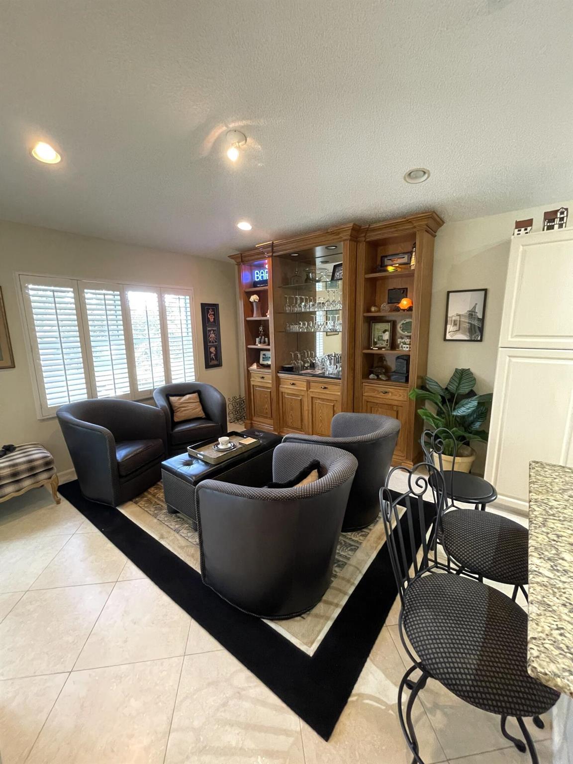 GROVE VILLAGE CONDO - Residential Lease