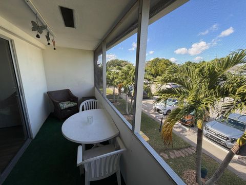 Tiny photo for 107 Prescott E, Deerfield Beach, FL 33442 (MLS # R11143526)