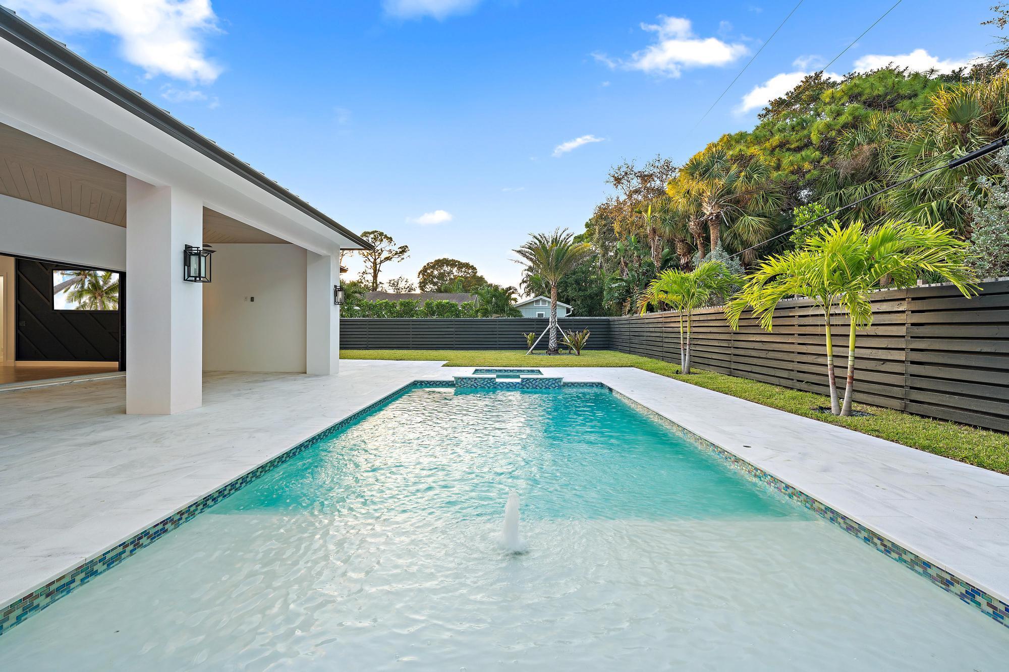 LOXAHATCHEE GARDENS IN - Residential