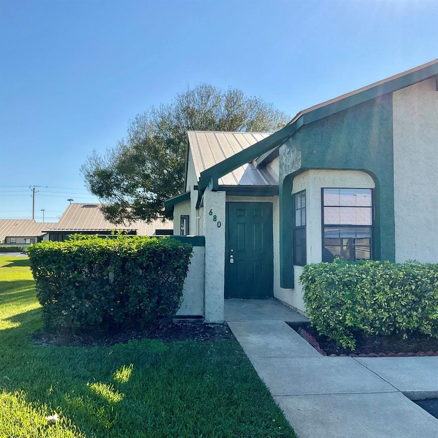 3 bedroom, 2 bath, split floor plan, all tile, eat-in kitchen, laundry room. Community pool, close to parks, schools, shopping, restaurants, medical facilities, and highways.