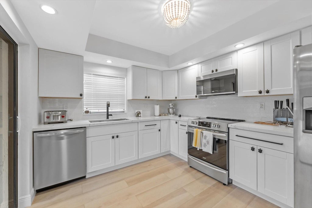 Photo of 495 SW 28th Avenue, Delray Beach, FL 33445 (MLS # F10545151)