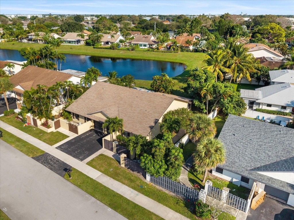 Photo of 495 SW 28th Avenue, Delray Beach, FL 33445 (MLS # F10545151)