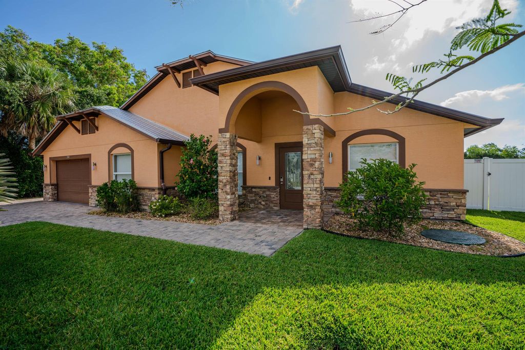 Photo of 2001 SE South Buttonwood Drive, Port Saint Lucie, FL 34952 (MLS # R10983942)