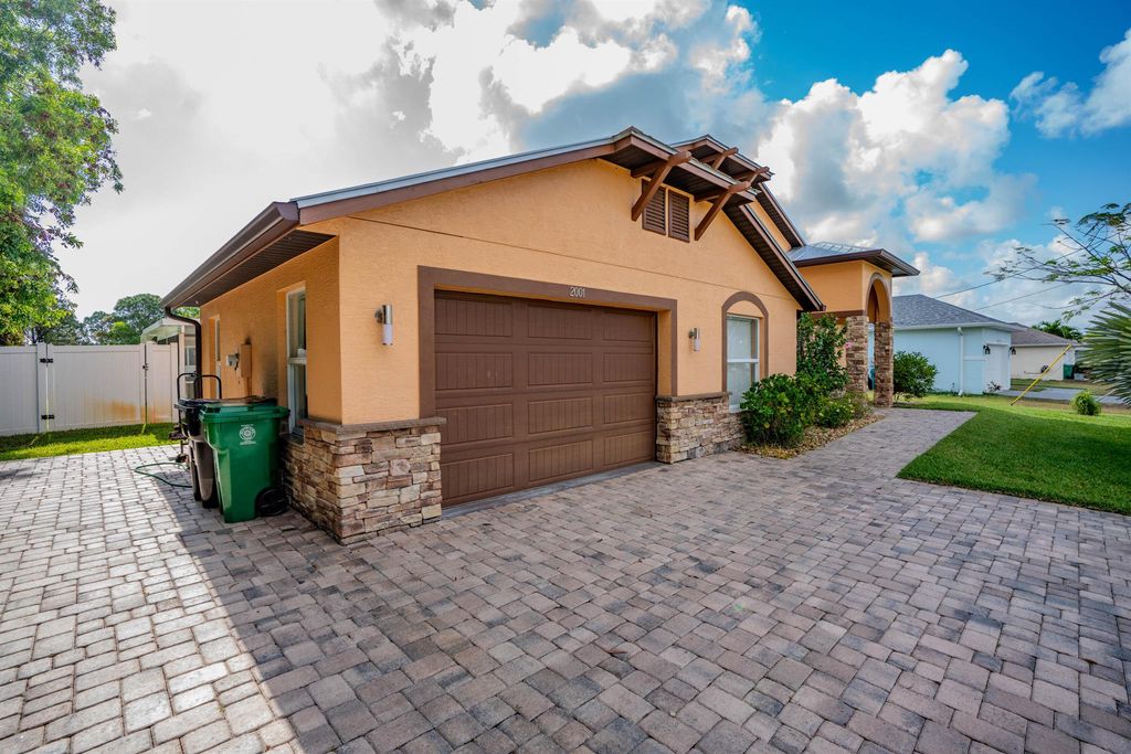 Photo of 2001 SE South Buttonwood Drive, Port Saint Lucie, FL 34952 (MLS # R10983942)