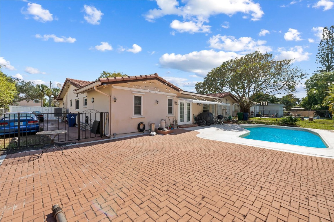 Chevy Chase 70-36 B - Residential