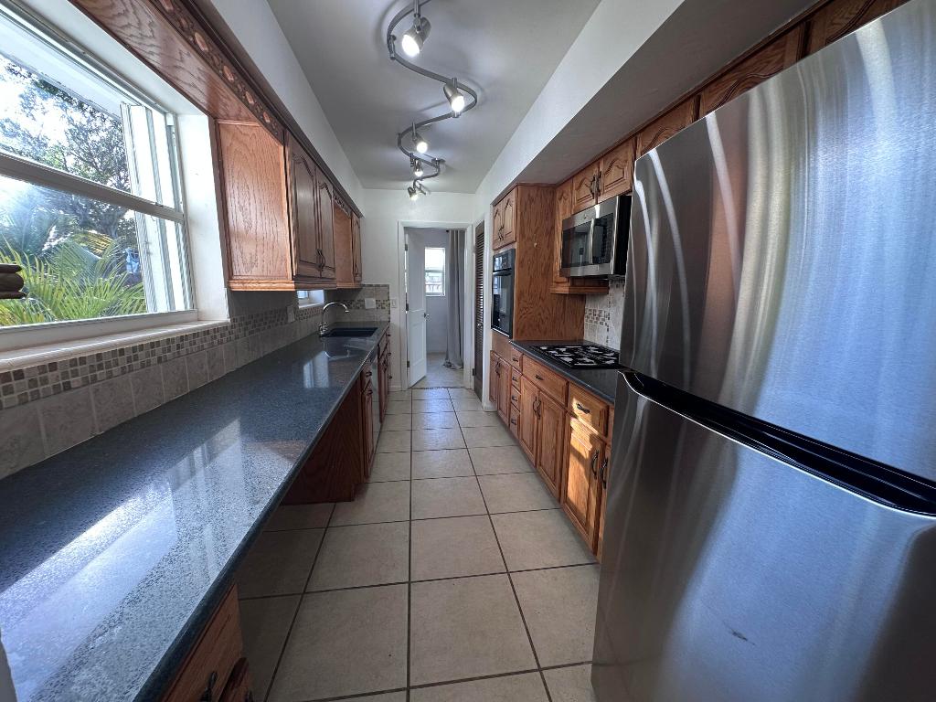 RIDGEWOOD HOMES - Residential Lease