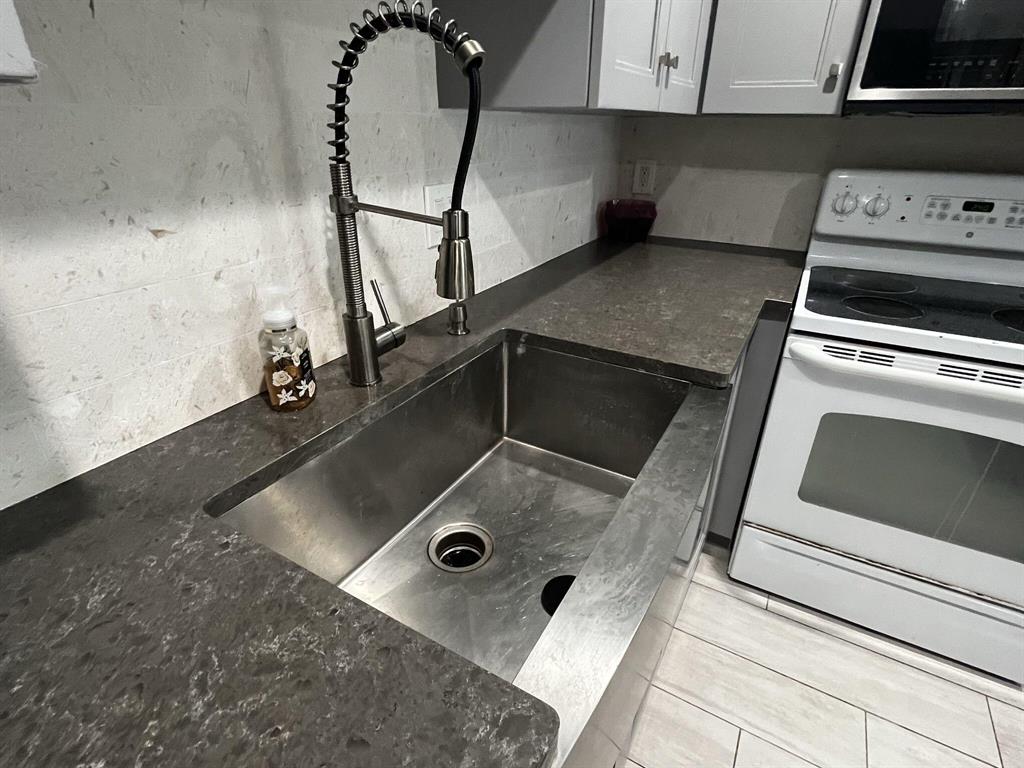 LAVERS DELRAY RACQUET CLUB CONDO - Residential