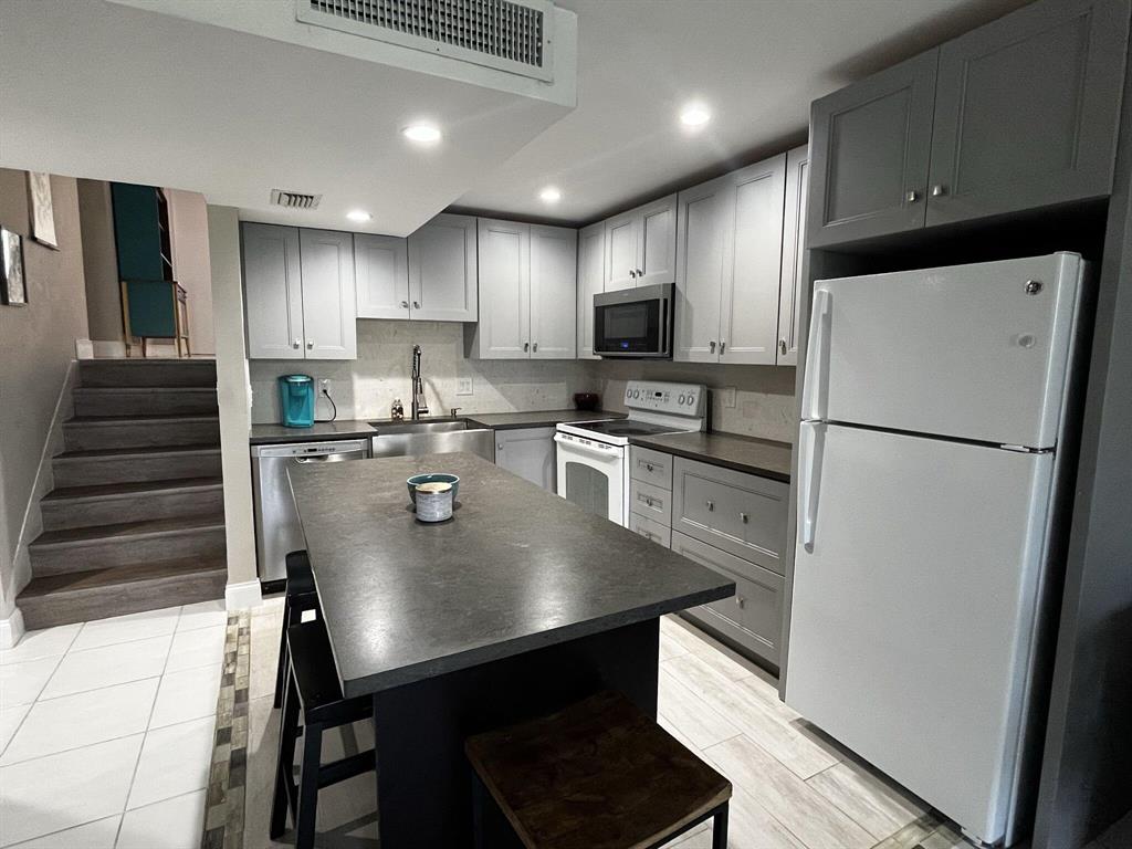 LAVERS DELRAY RACQUET CLUB CONDO - Residential