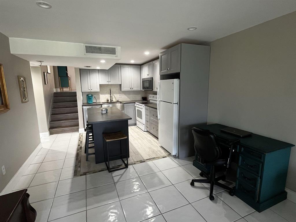 LAVERS DELRAY RACQUET CLUB CONDO - Residential