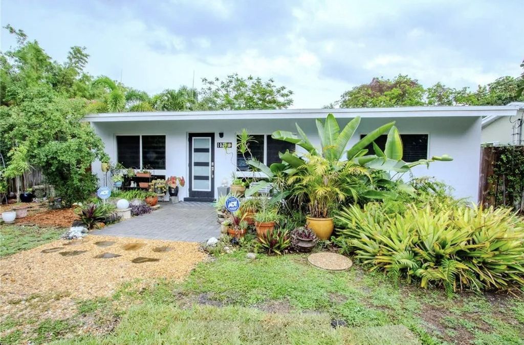 Photo of 1032 SW 15th Terrace, Fort Lauderdale, FL 33312 (MLS # B26005637)