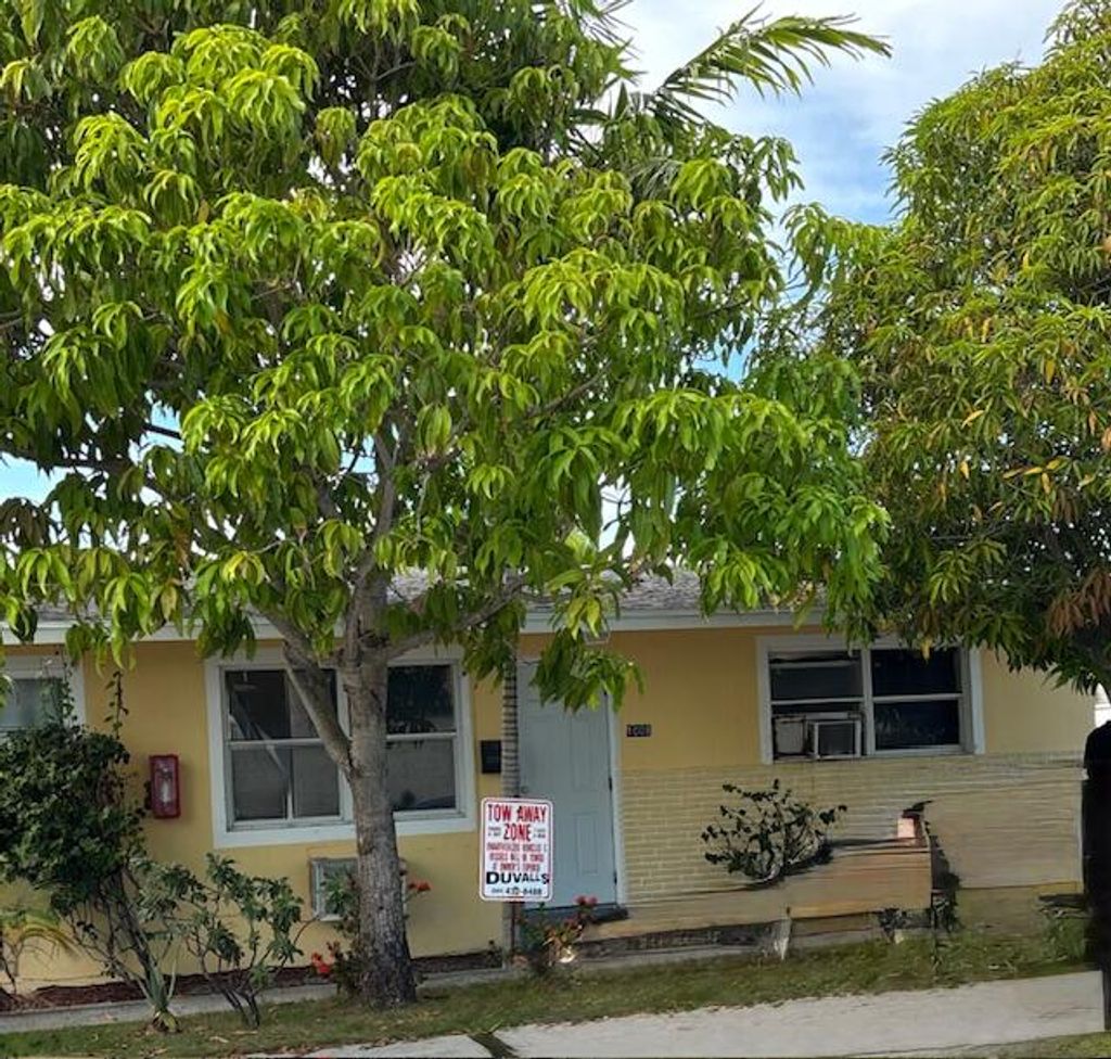 Photo of 1008 N 6th Avenue, Lake Worth Beach, FL 33460 (MLS # R11116821)