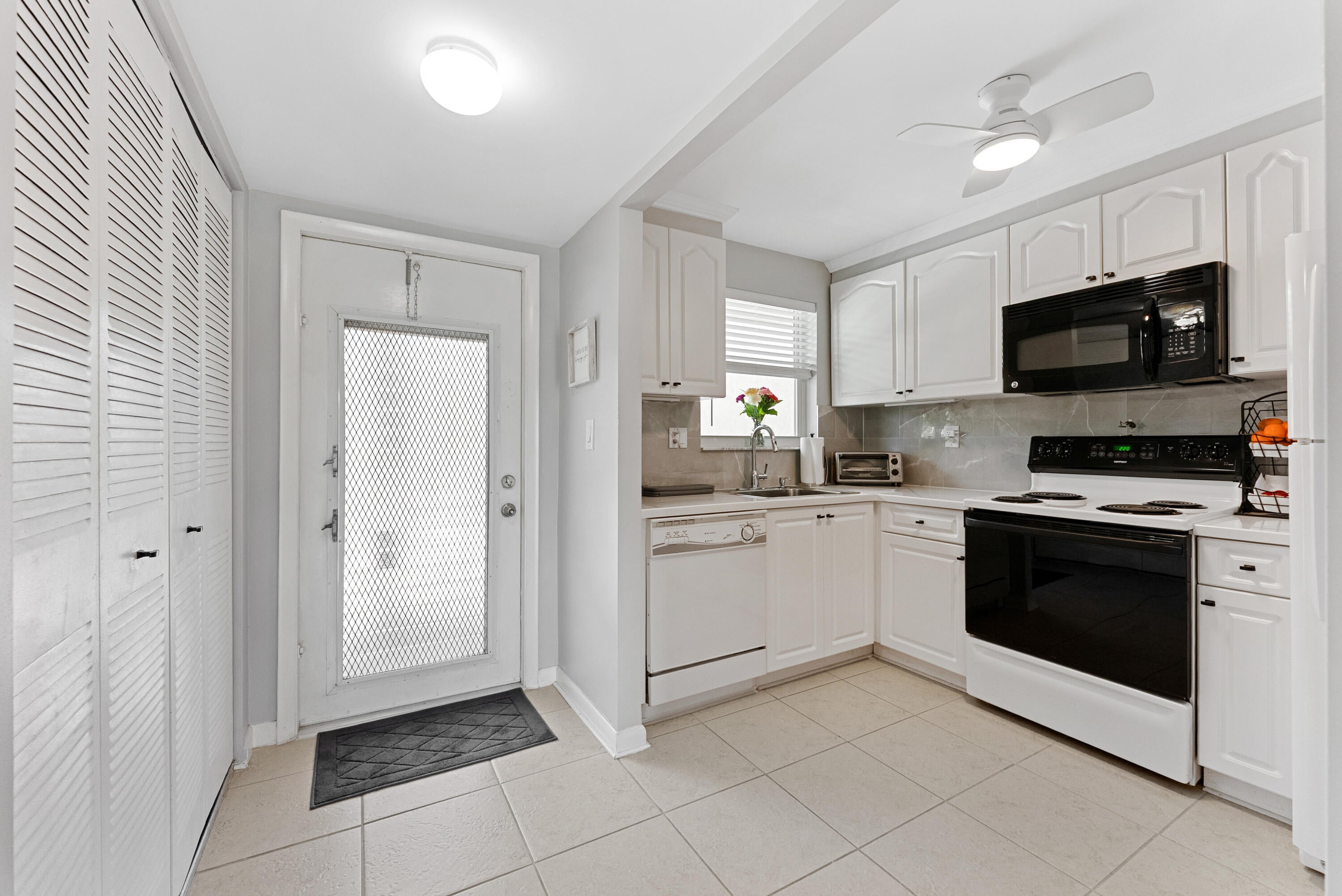 2801 N Pine Island Road N 202