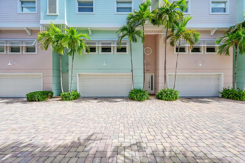Photo of 453 NE 1ST Street, Pompano Beach, FL 33060 (MLS # B26059298)