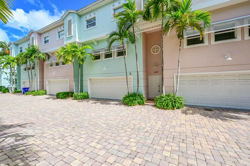 Photo of 453 NE 1ST Street, Pompano Beach, FL 33060 (MLS # B26059298)