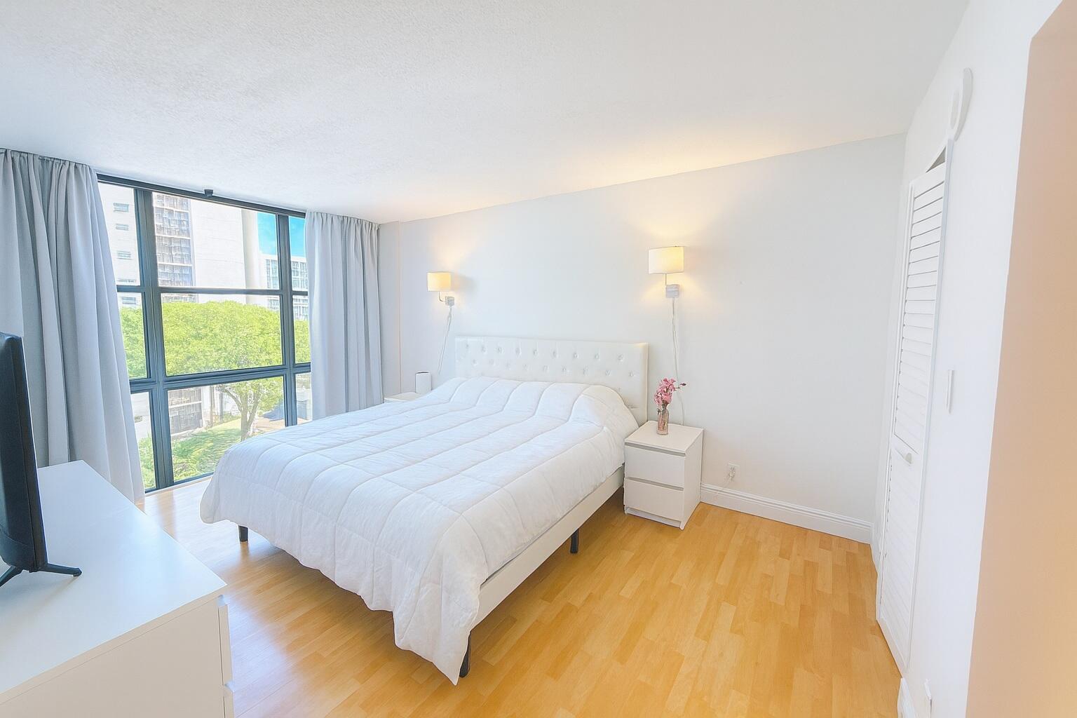 16909 N Bay Road 507