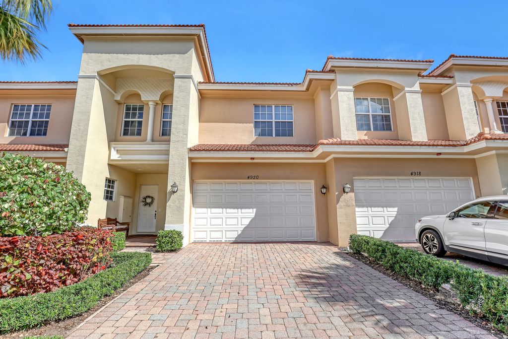 Photo of 4920 Vine Cliff Way E, Palm Beach Gardens, FL 33418 (MLS # R11067183)