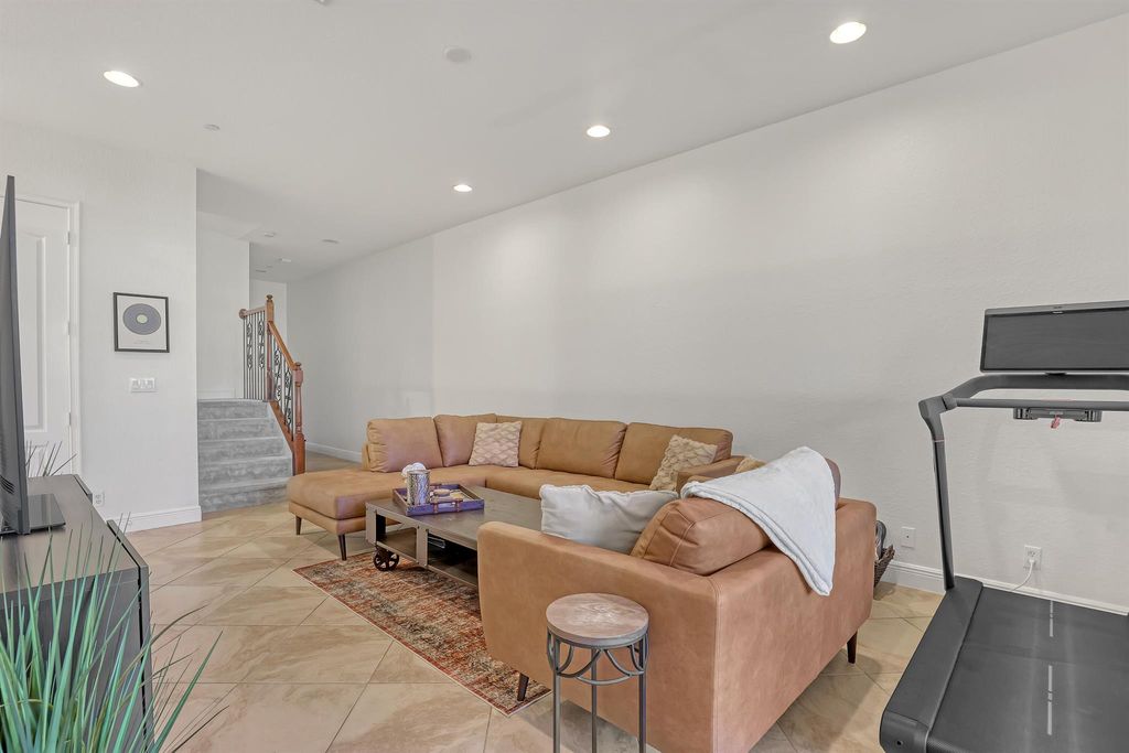 Photo of 4920 Vine Cliff Way E, Palm Beach Gardens, FL 33418 (MLS # R11067183)