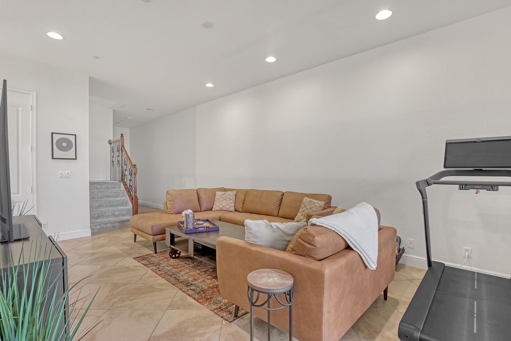 Photo of 4920 Vine Cliff Way E, Palm Beach Gardens, FL 33418 (MLS # R11067183)