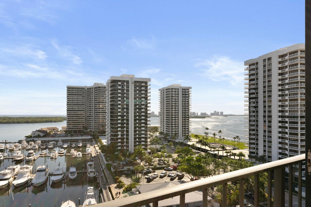Photo of 120 Lakeshore Drive #T37, North Palm Beach, FL 33408 (MLS # R11044377)
