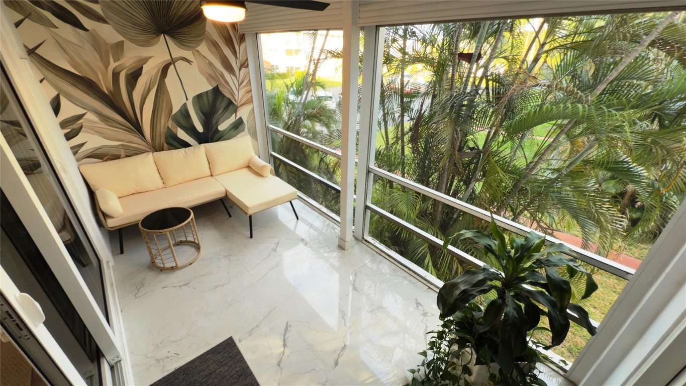 PALM ROYAL CONDOMINIUM - Residential