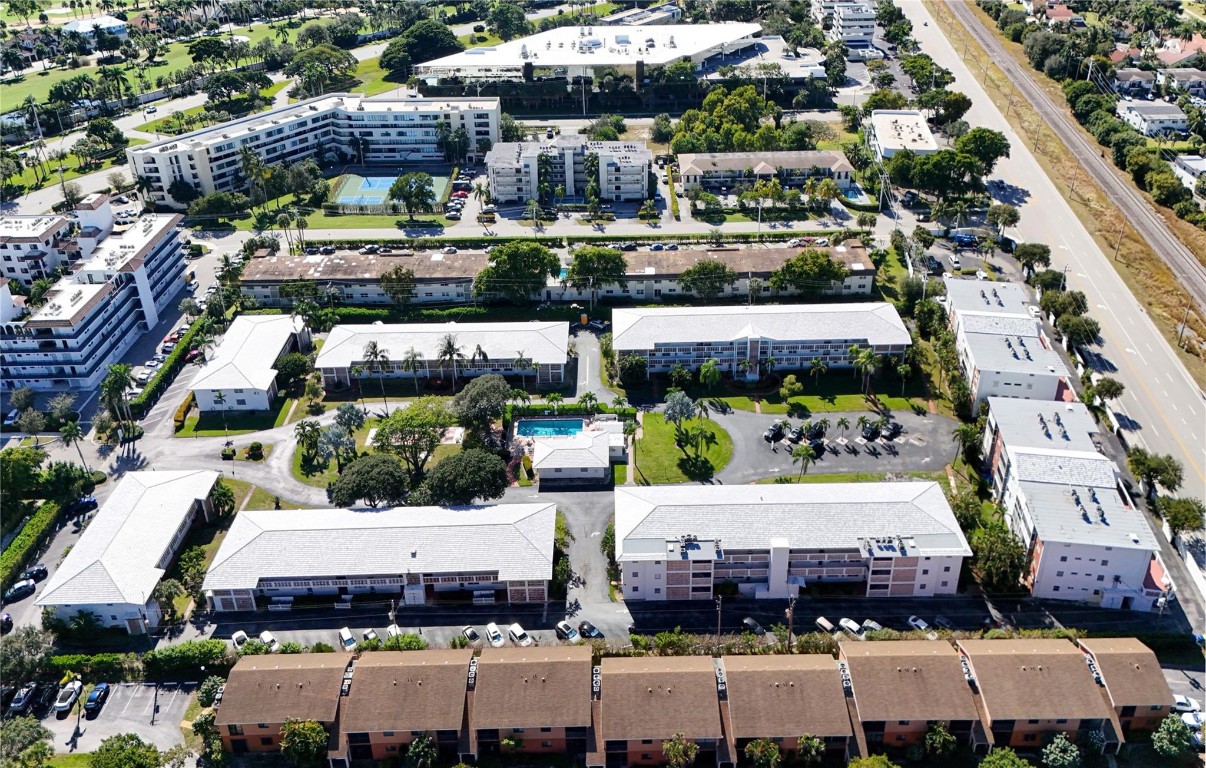 PALM ROYAL CONDOMINIUM - Residential