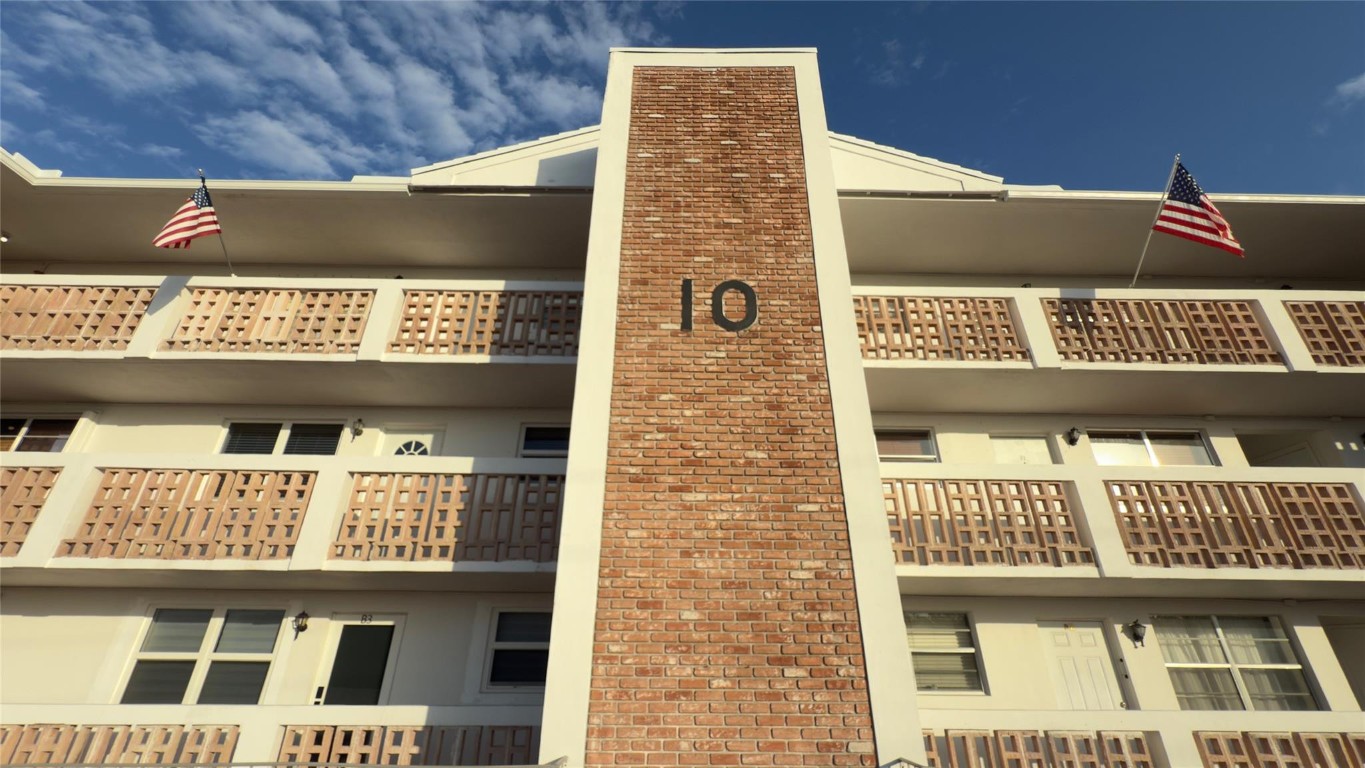 PALM ROYAL CONDOMINIUM - Residential